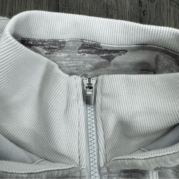 ATHLETA Triumph Hoodie Gypsum Camo Size Small - Picture 6 of 11